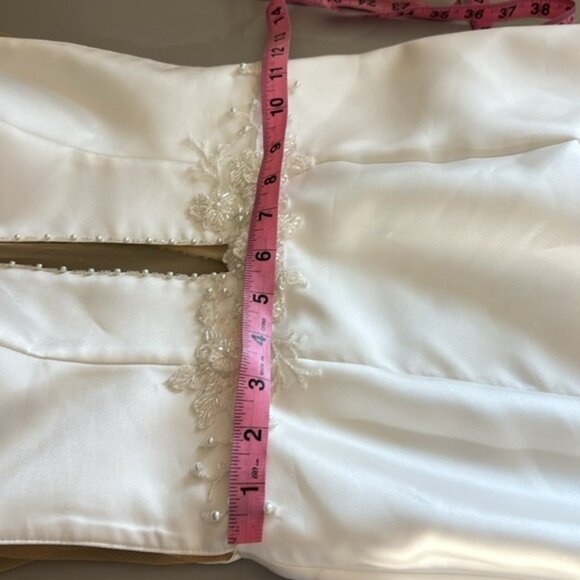 Isabella Talya Wedding Dress Fit & Flare with Train size 6 Mikado blend - Picture 14 of 16